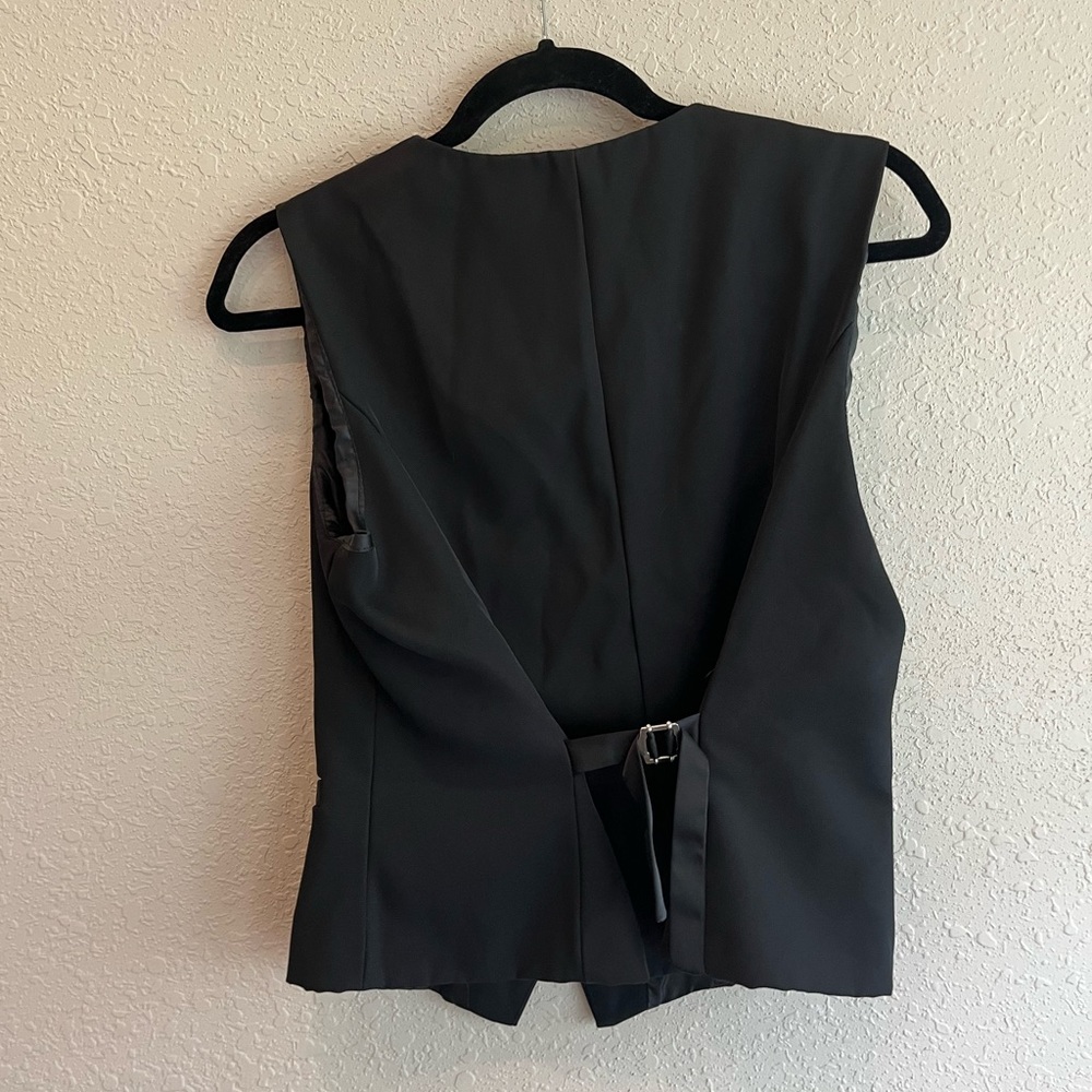 Butler Vest - Picture 2 of 3